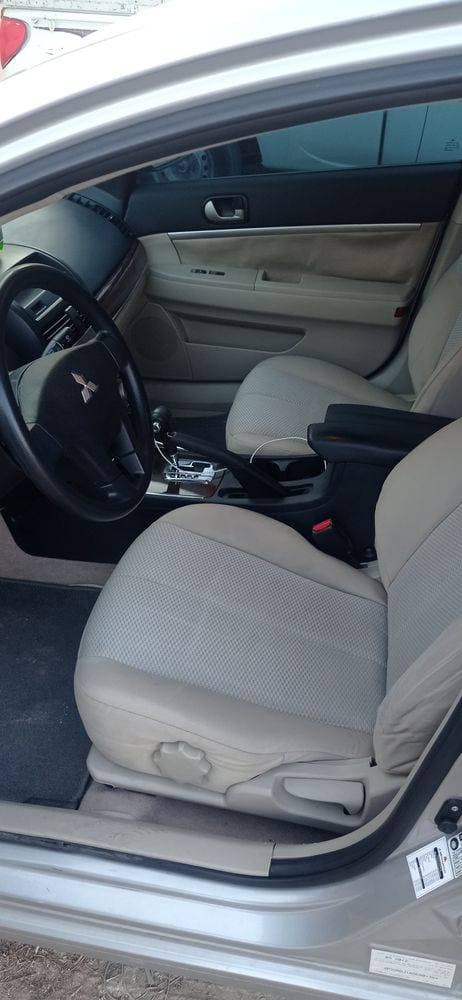 2013 Mitsubishi Galant thumbnail 3