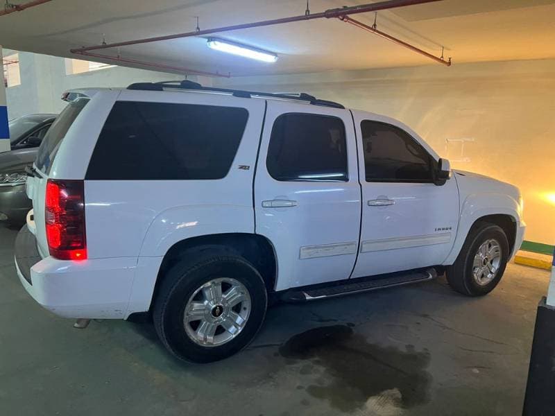 2012 Chevrolet Tahoe thumbnail 4