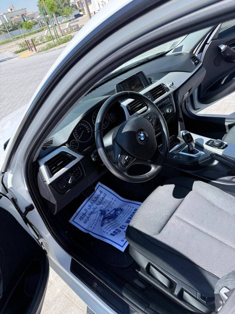 2015 BMW 3 Series Sedan thumbnail 4