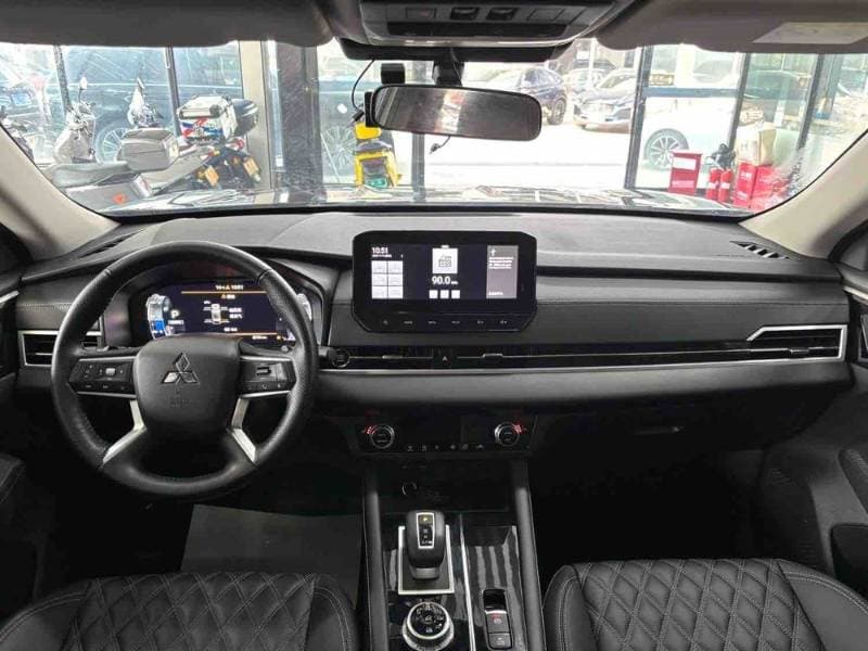 2023 Mitsubishi Outlander thumbnail 5