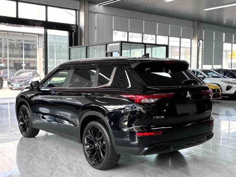 2023 Mitsubishi Outlander thumbnail 2
