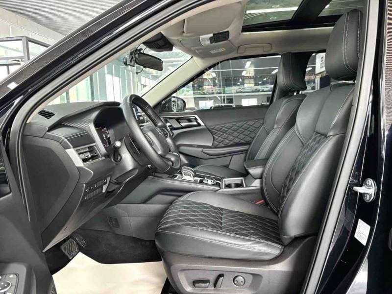 2023 Mitsubishi Outlander thumbnail 3