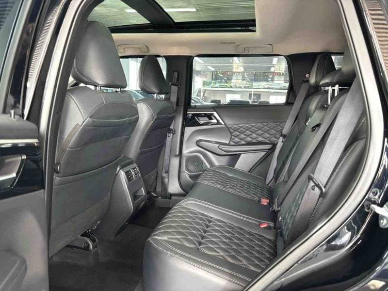 2023 Mitsubishi Outlander thumbnail 4