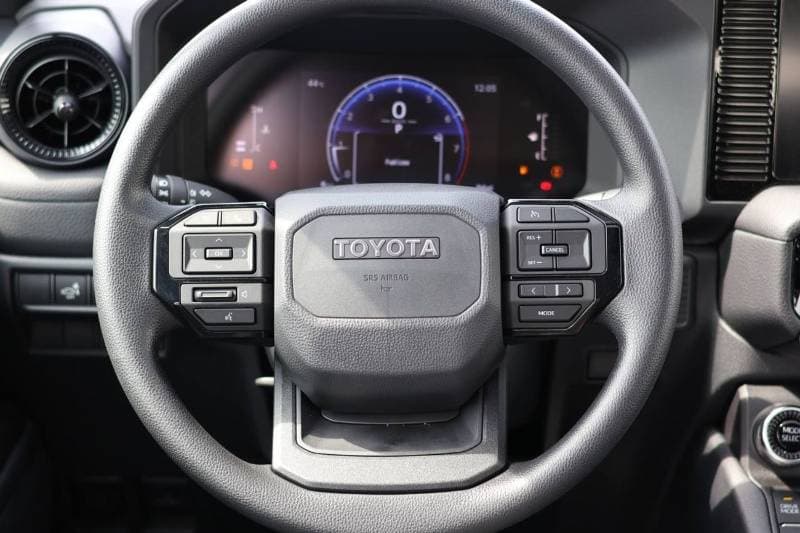 2025 Toyota Prado VXR thumbnail 8