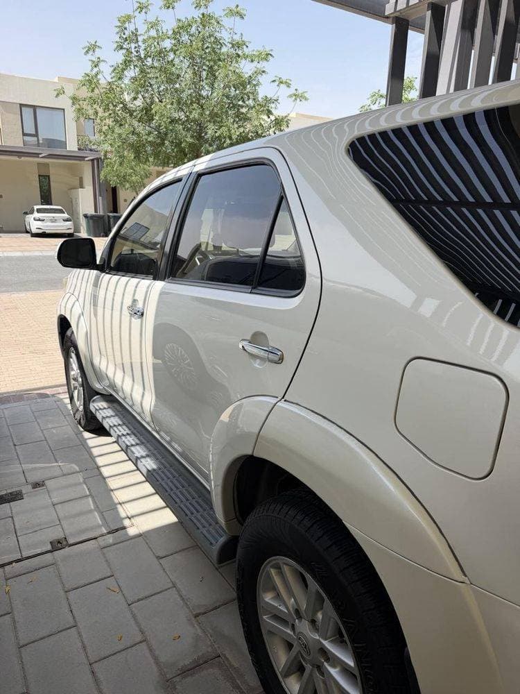 2012 Toyota Fortuner thumbnail 3