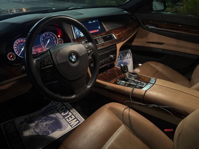 2015 BMW 7 Series thumbnail 4