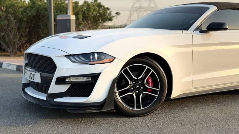 2021 Ford Mustang thumbnail 2