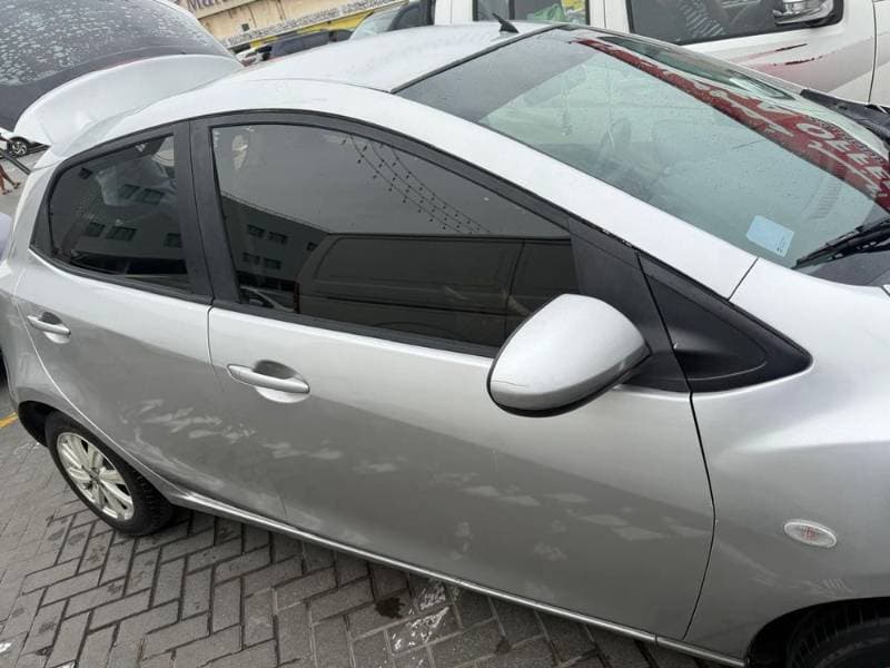2014 Mazda 2 Hatchback thumbnail 2