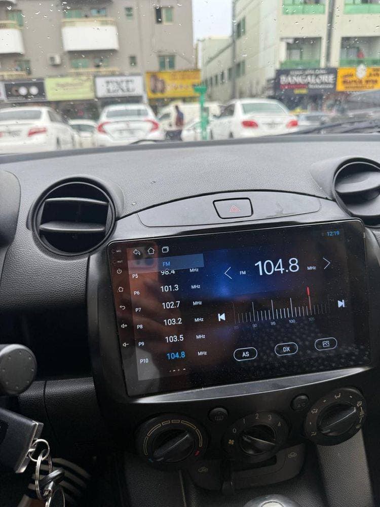 2014 Mazda 2 Hatchback thumbnail 4