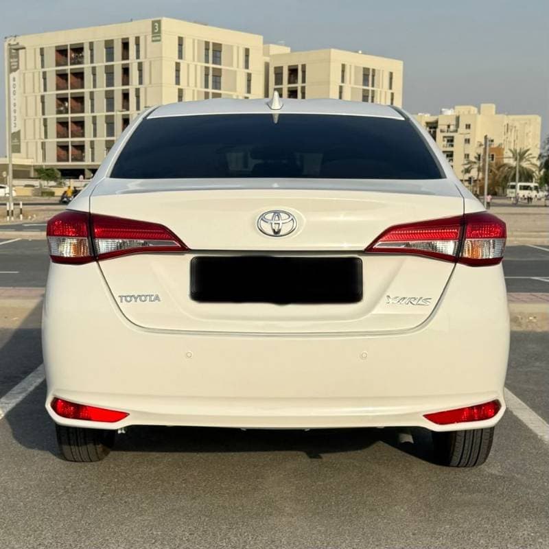 2022 Toyota Yaris Sedan thumbnail 4