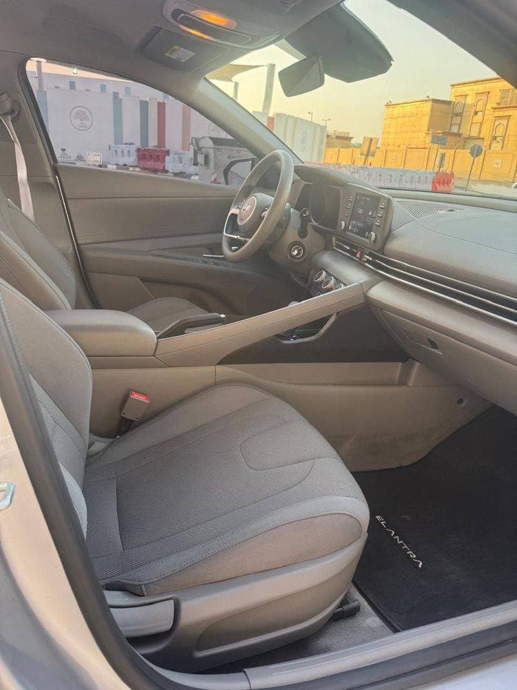 2021 Hyundai Elantra thumbnail 3