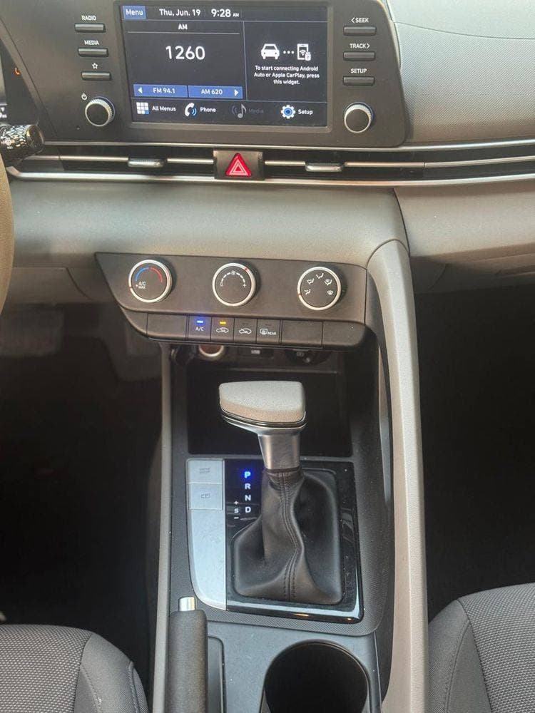 2021 Hyundai Elantra thumbnail 4
