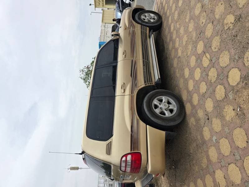 2003 Toyota Land Cruiser thumbnail 3