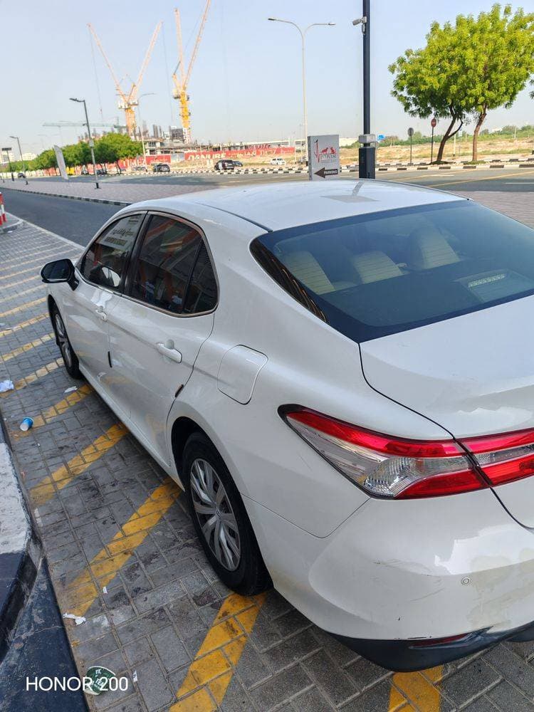 2018 Toyota Camry thumbnail 2