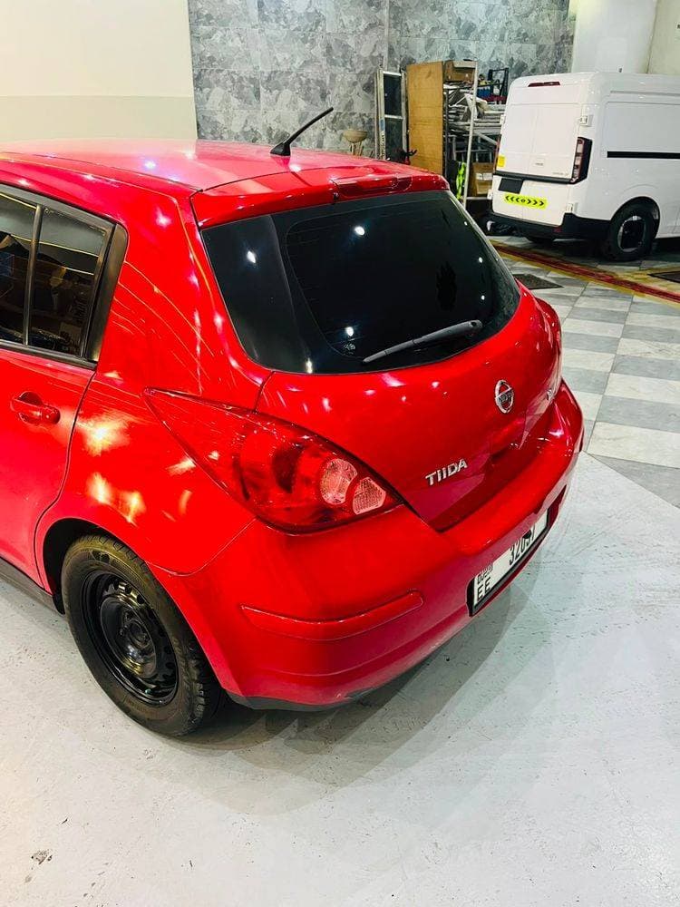 2011 Nissan Tiida thumbnail 2