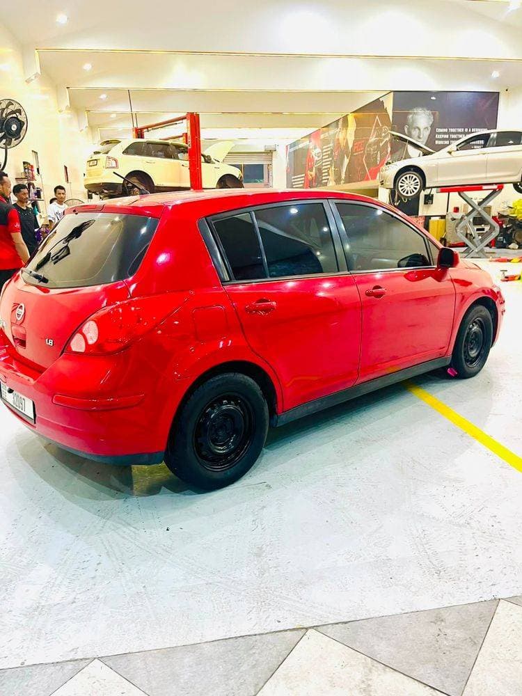 2011 Nissan Tiida thumbnail 3