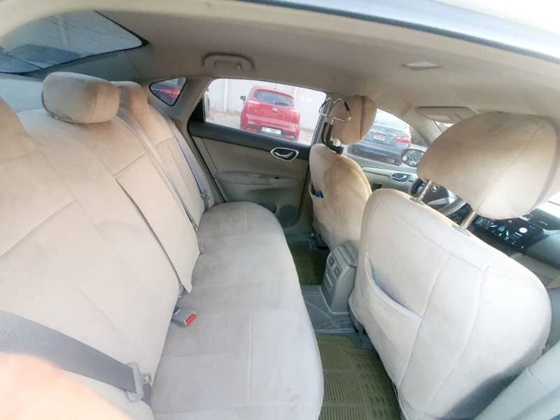 2015 Nissan Sentra thumbnail 4