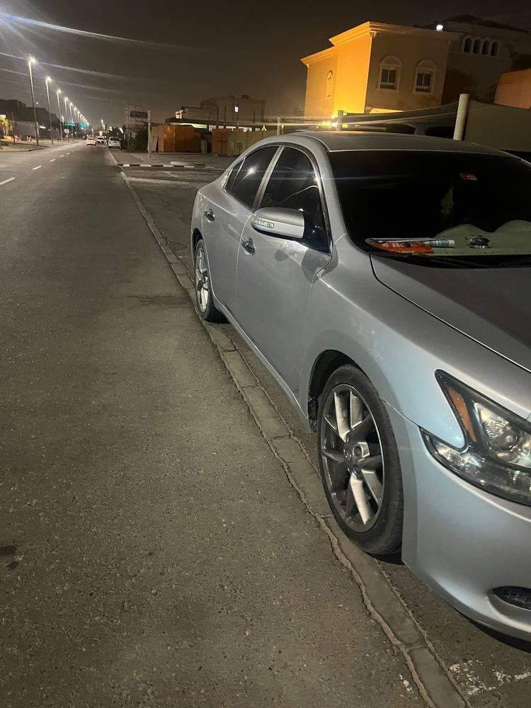 2011 Nissan Maxima thumbnail 3