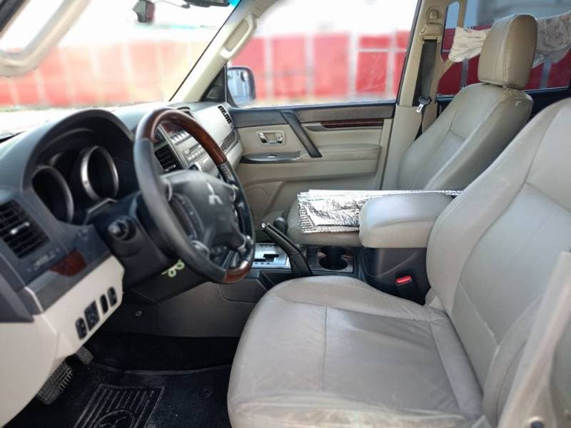 2013 Mitsubishi Pajero thumbnail 4