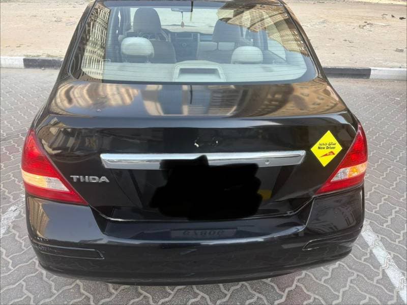 2011 Nissan Tiida thumbnail 2