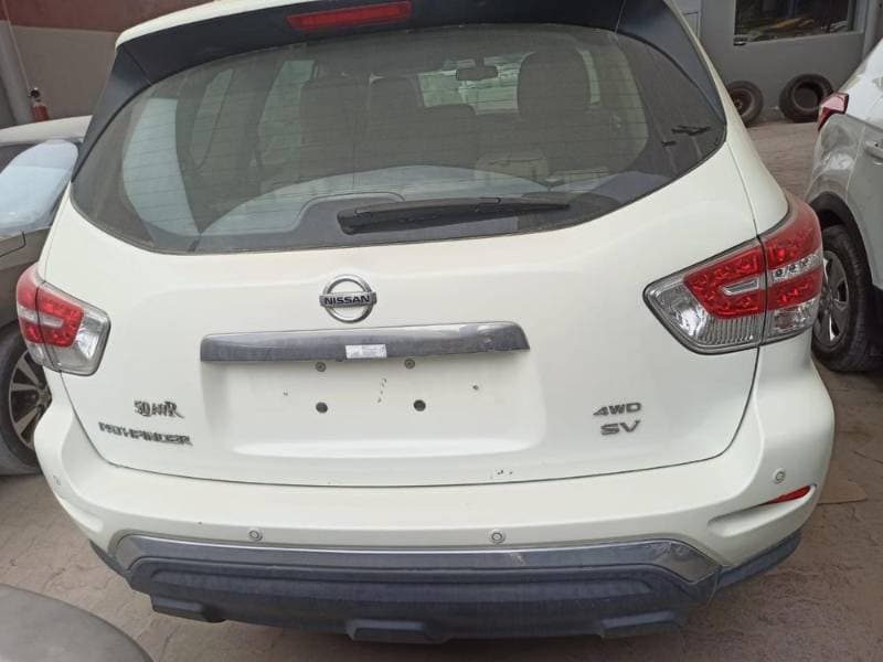 2019 Nissan Pathfinder thumbnail 3
