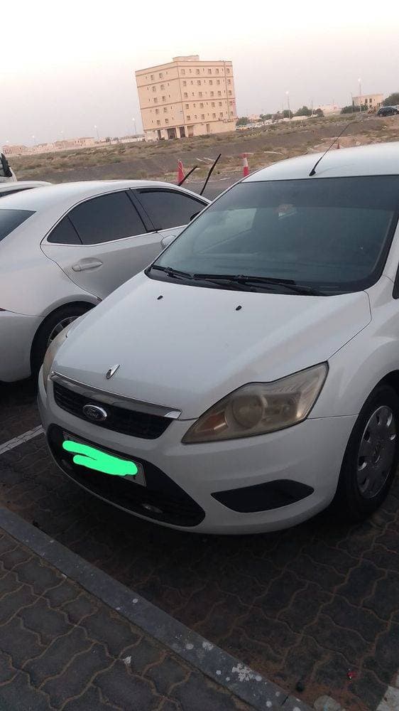 2010 Ford Focus thumbnail 2