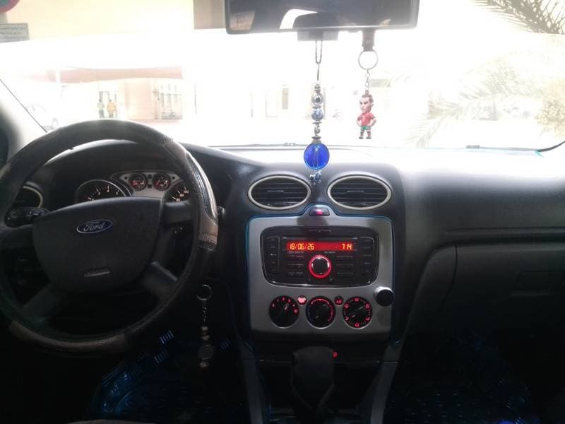 2010 Ford Focus thumbnail 5