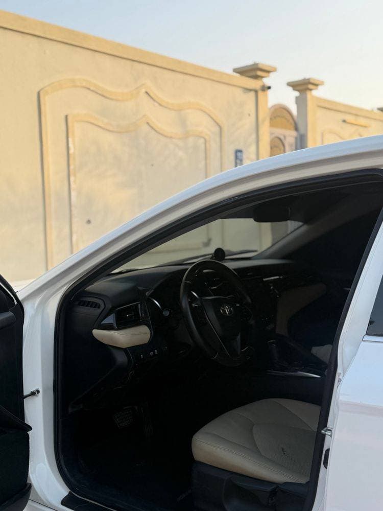 2019 Toyota Camry thumbnail 3