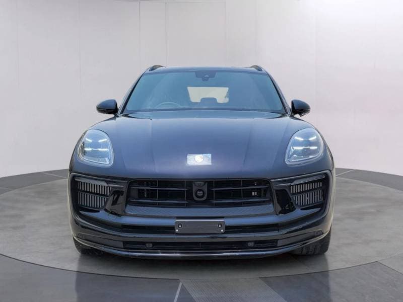 2024 Porsche Macan thumbnail 2