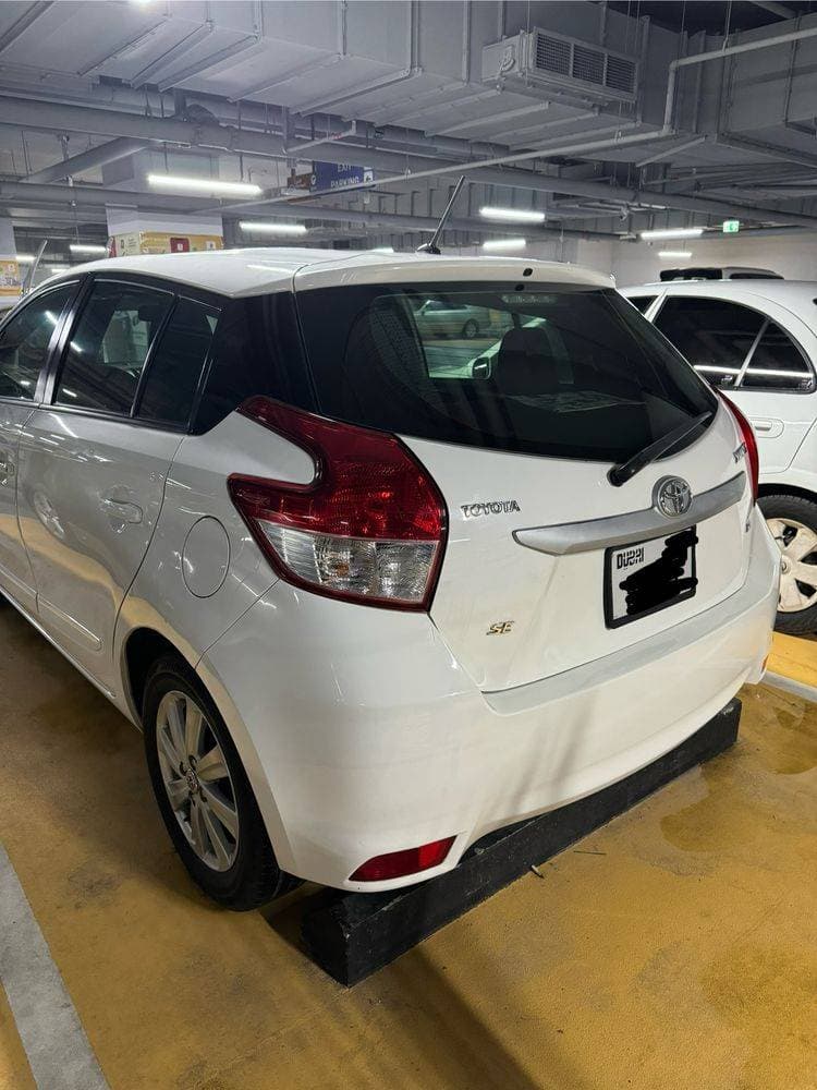 2015 Toyota Yaris Hatchback thumbnail 2