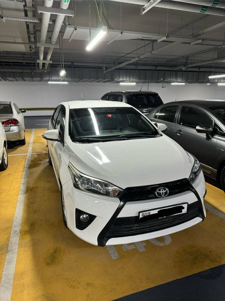 2015 Toyota Yaris Hatchback thumbnail 4