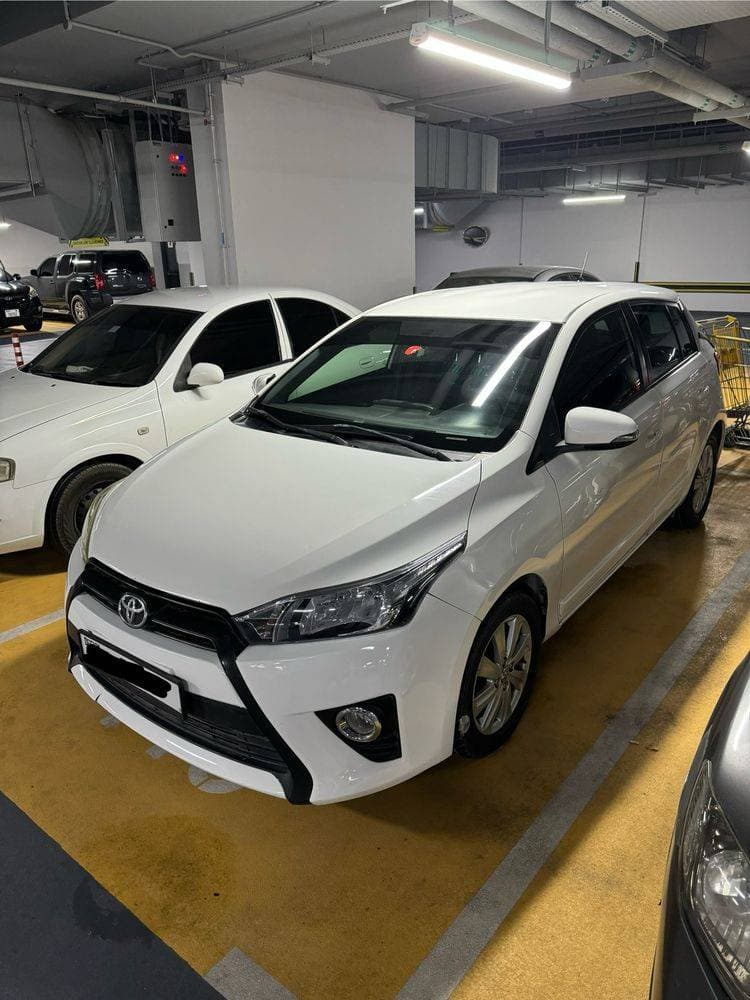 2015 Toyota Yaris Hatchback thumbnail 3