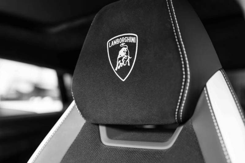 2024 Lamborghini Urus thumbnail 8