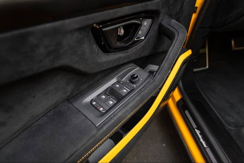 2024 Lamborghini Urus thumbnail 7