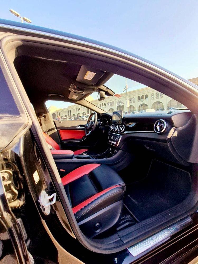 2018 Mercedes-Benz CLA-Class thumbnail 3