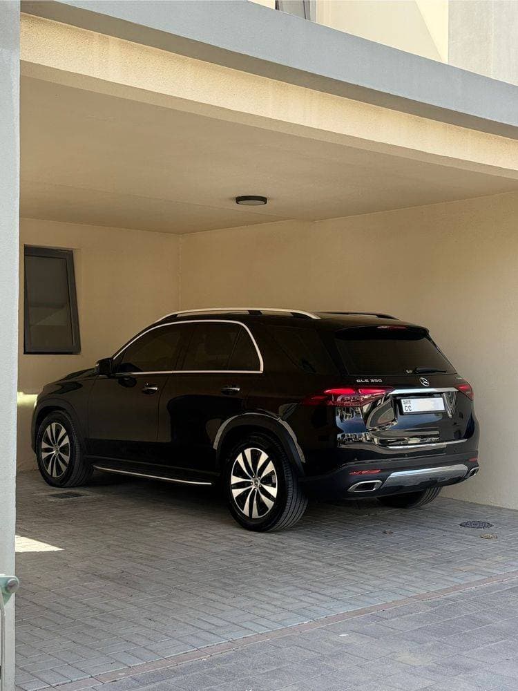 2025 Mercedes-Benz GLE-Class thumbnail 4