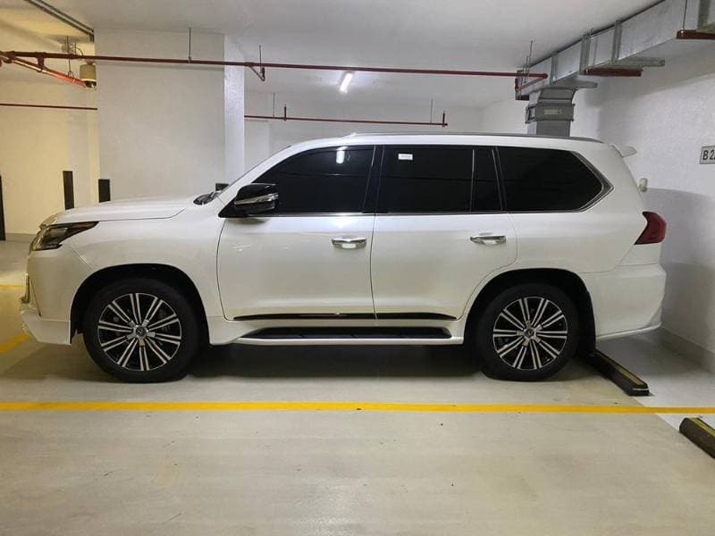 2019 Lexus LX 570 thumbnail 2