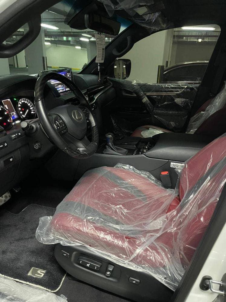 2019 Lexus LX 570 thumbnail 3