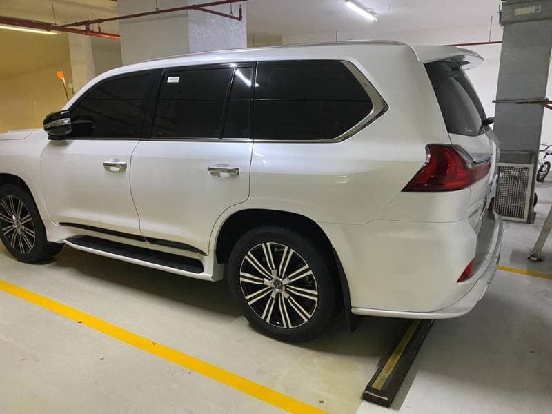 2019 Lexus LX 570 thumbnail 5
