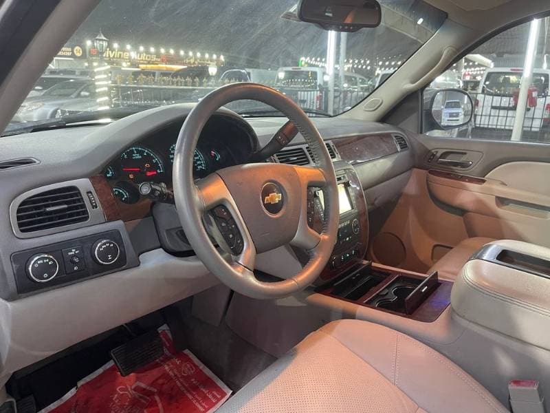 2014 Chevrolet Tahoe thumbnail 3