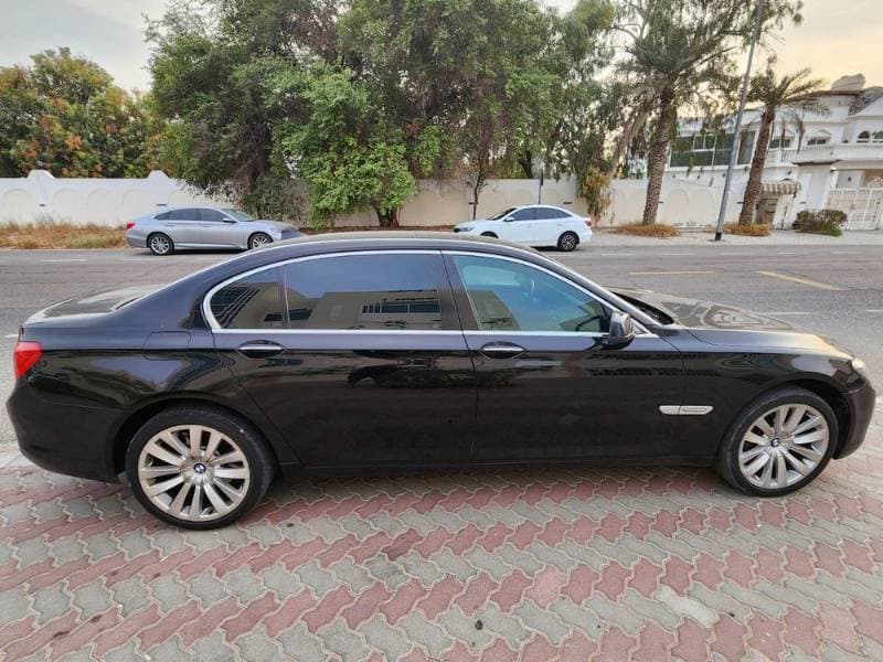 2011 BMW 7 Series thumbnail 4