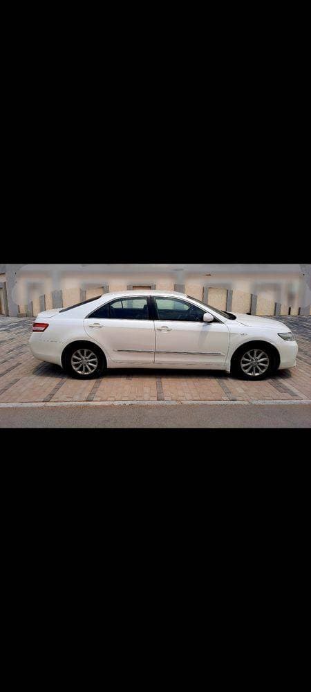 2010 Toyota Camry thumbnail 2