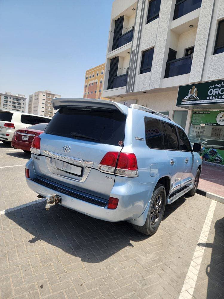 2011 Toyota Land Cruiser thumbnail 2