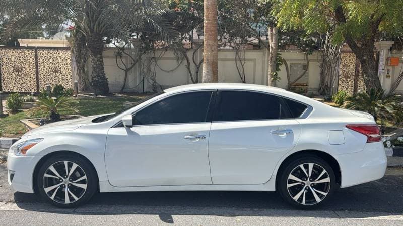2013 Nissan Altima thumbnail 2