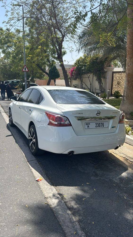 2013 Nissan Altima thumbnail 3