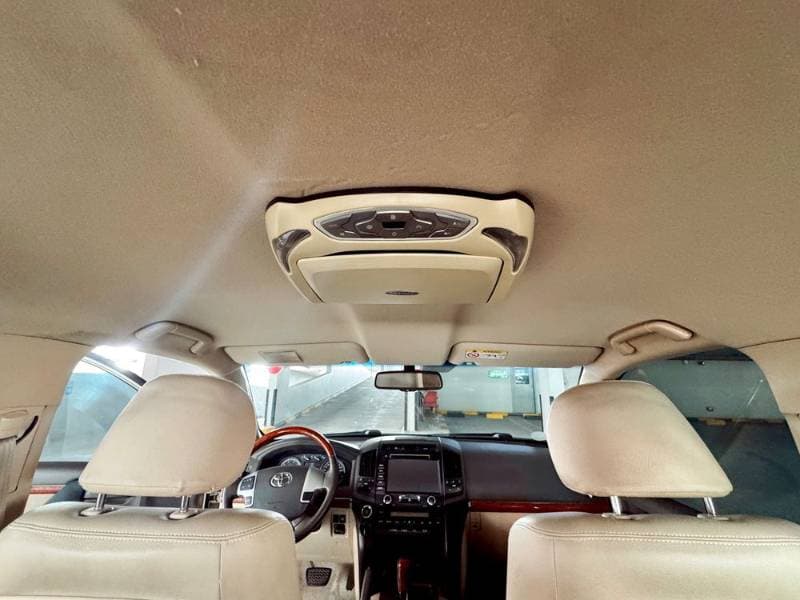 2014 Toyota Land Cruiser thumbnail 4