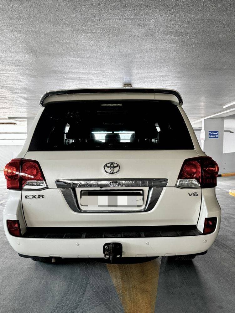 2014 Toyota Land Cruiser thumbnail 3