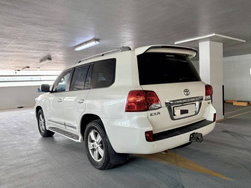 2014 Toyota Land Cruiser thumbnail 2