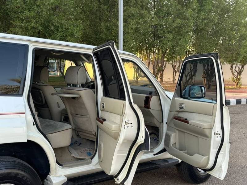 2009 Nissan Patrol thumbnail 4