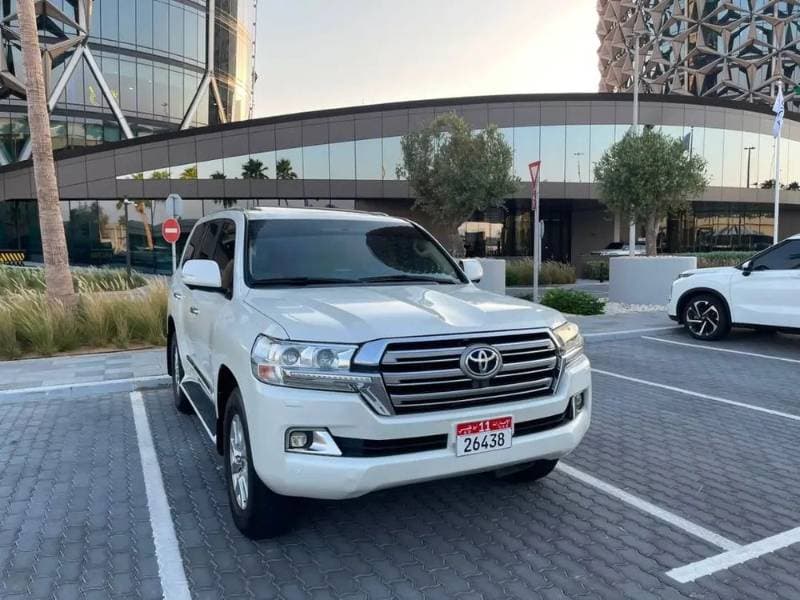 2016 Toyota Land Cruiser thumbnail 3